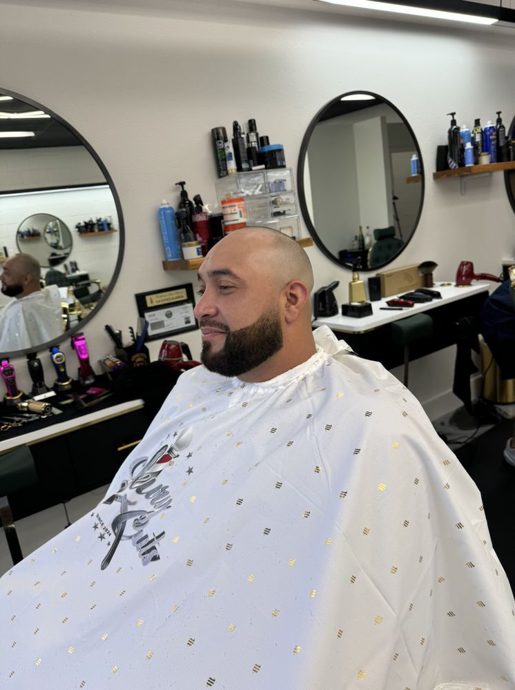 Professional beard trim at Luxury Cuts 1